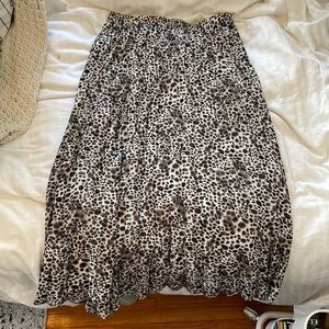 Black and white leopard print maxi skirt Size S